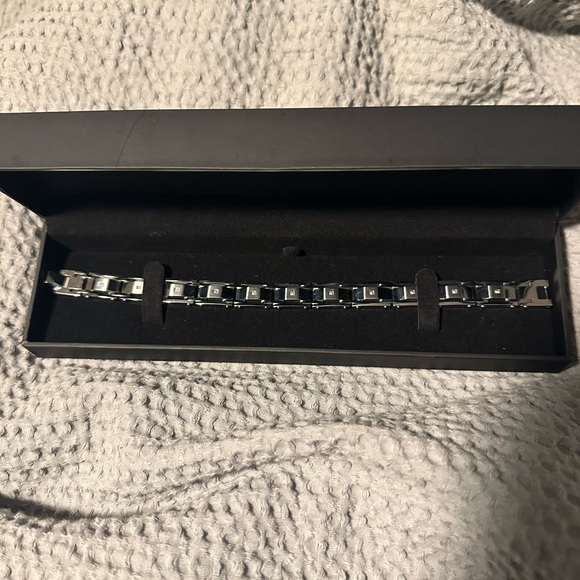 BRAND NEW Men’s 1/20 CT. T.W. Diamond Rectangle Link Bracelet in Stainless Steel - Picture 6 of 7